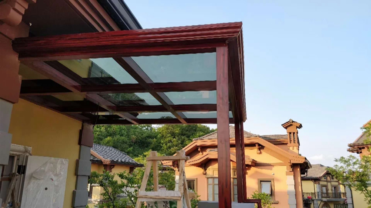 茵特拉根两家7个阳光棚案例